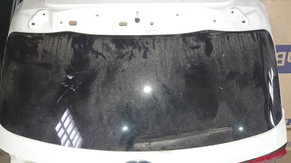 Ford escape 2021 заднє скло, ляда під відновлення.