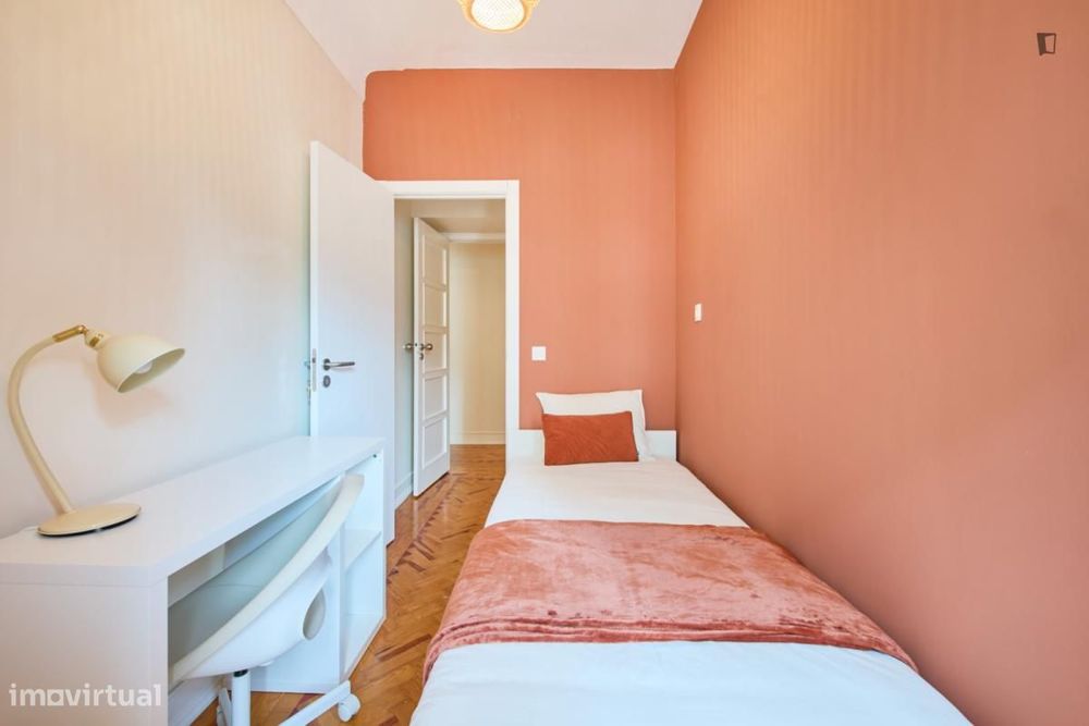 Quarto - localizado em Arroios Lisbon