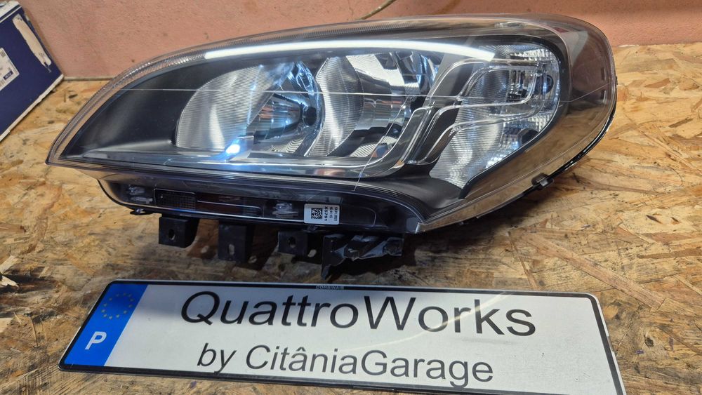 Otica Farol Esquerdo Fiat Doblo Cargo Combi Platform Cab 263 de 2010 a 2023 Ref. 521.094580 ORIGINAL