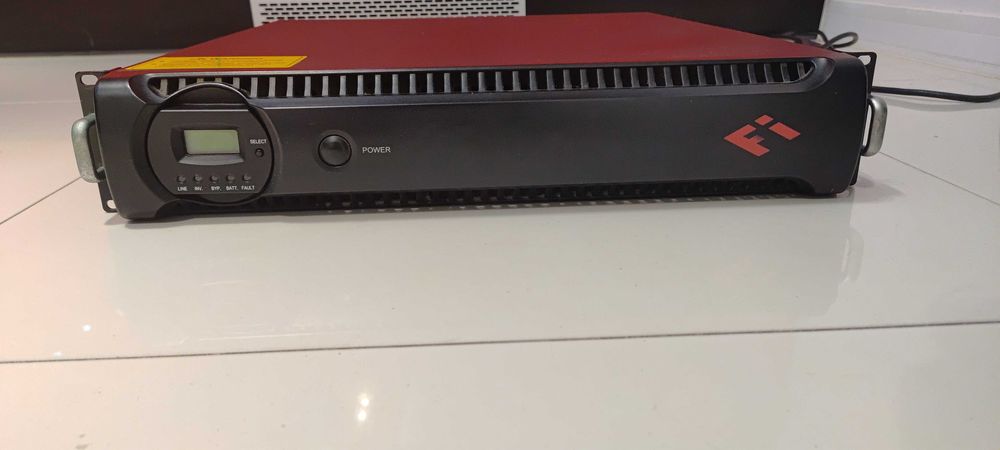 UPS Fideltronik pod szafe rack