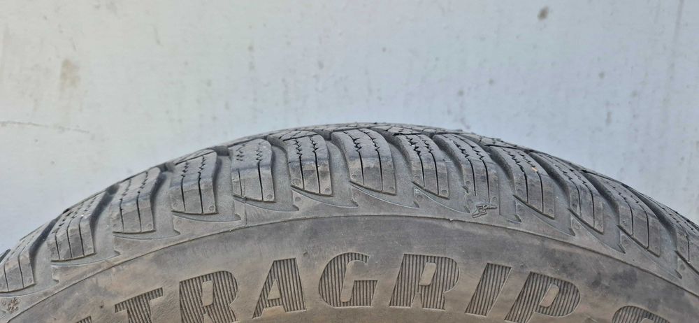 Шини зимові, 4 штуки, у гарному стані, 14 радіус GoodYear 4000 грн