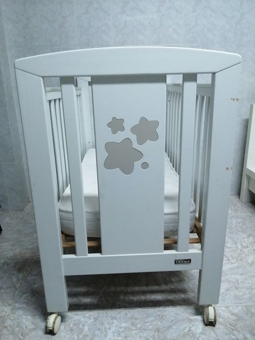 Cama de grades Trama