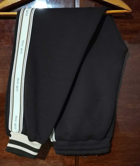 Жіночій костюм на флісі з лампасами miu miu колір шоколад спортивний