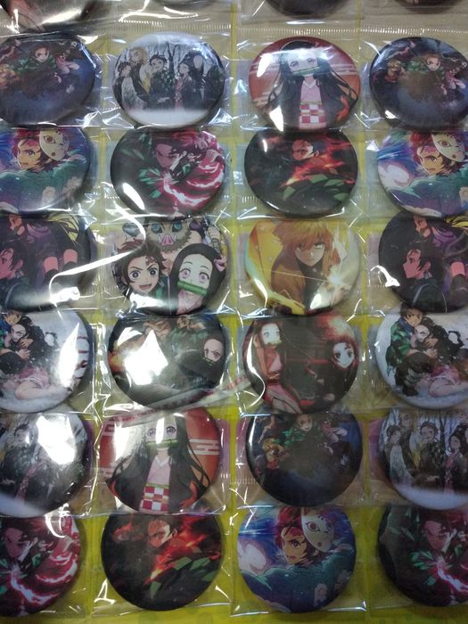 Porta chaves demon Slayer Kimetsu no Yaiba acrílico atack on titan