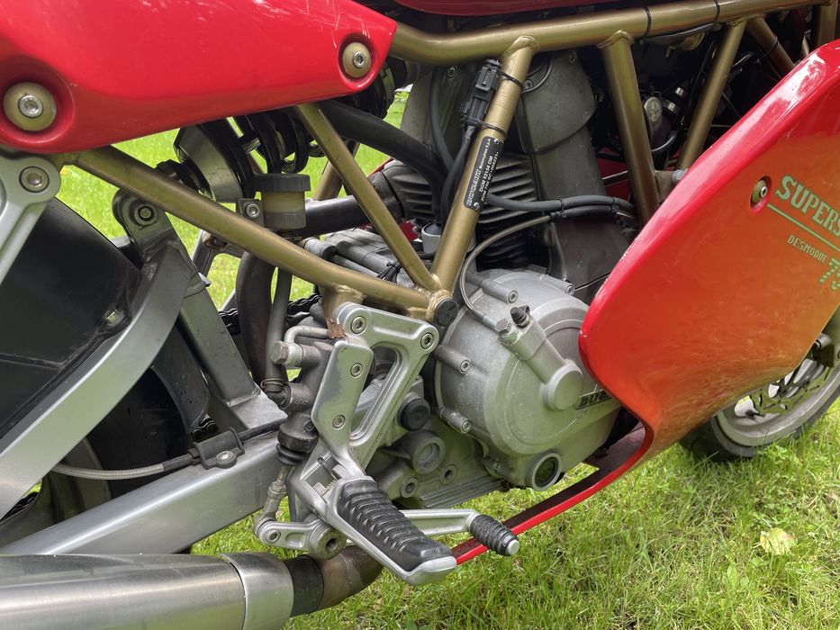 Ducati 750 ss papuga