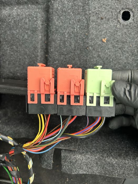 Przekazniki z bagaznika bmw e61 nivo pdc