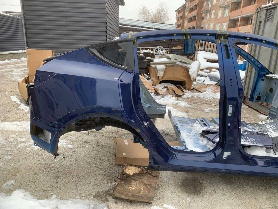 Крило , чверть Tesla model Y