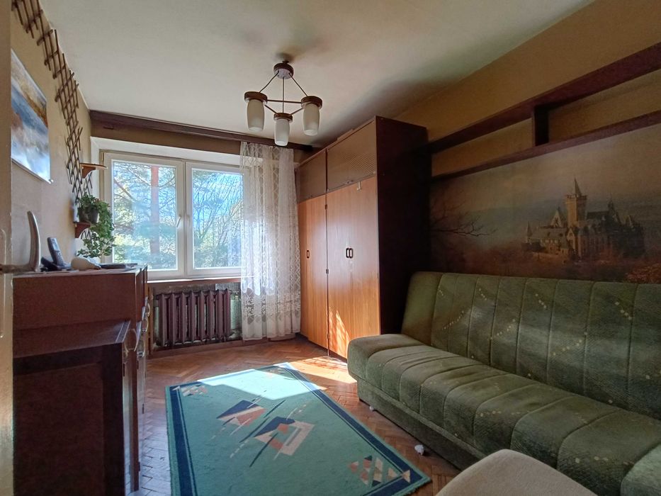 2 pok 48,8 m2 na ul. Al. Pokoju posiada balkon oraz piwnice