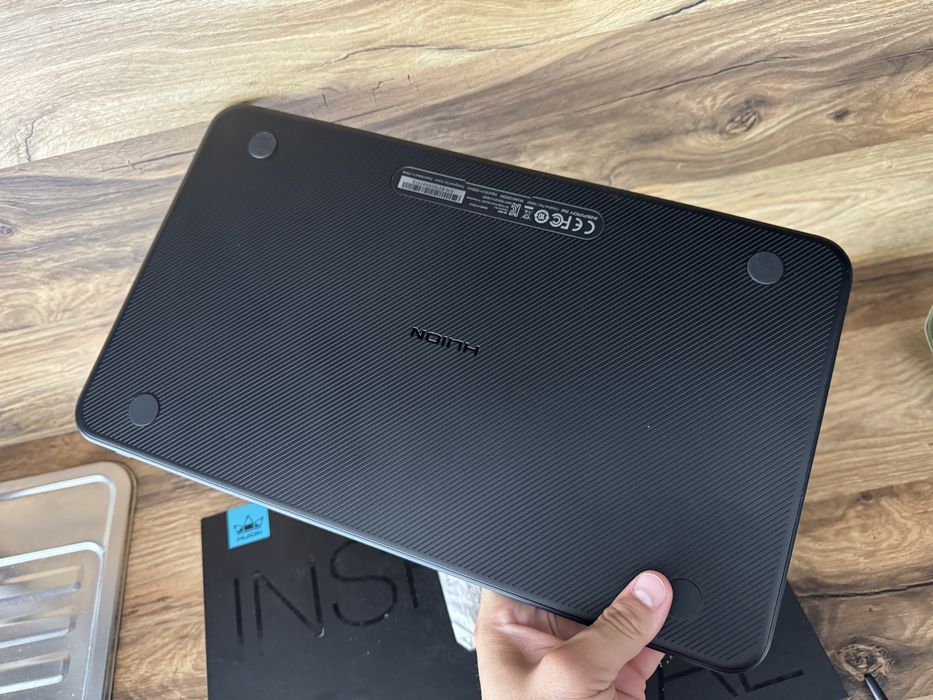 Графічний планшет Huion Inspiroy Dial Q620M в ідеалі