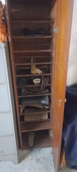 Sapateira em madeira maciça