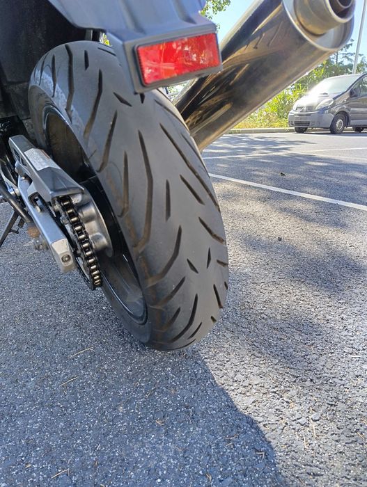 Suzuki Bandit 650  com Top Case 77 cvs