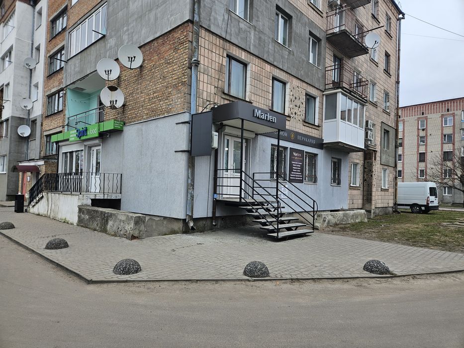 Продам  комерційне приміщення.