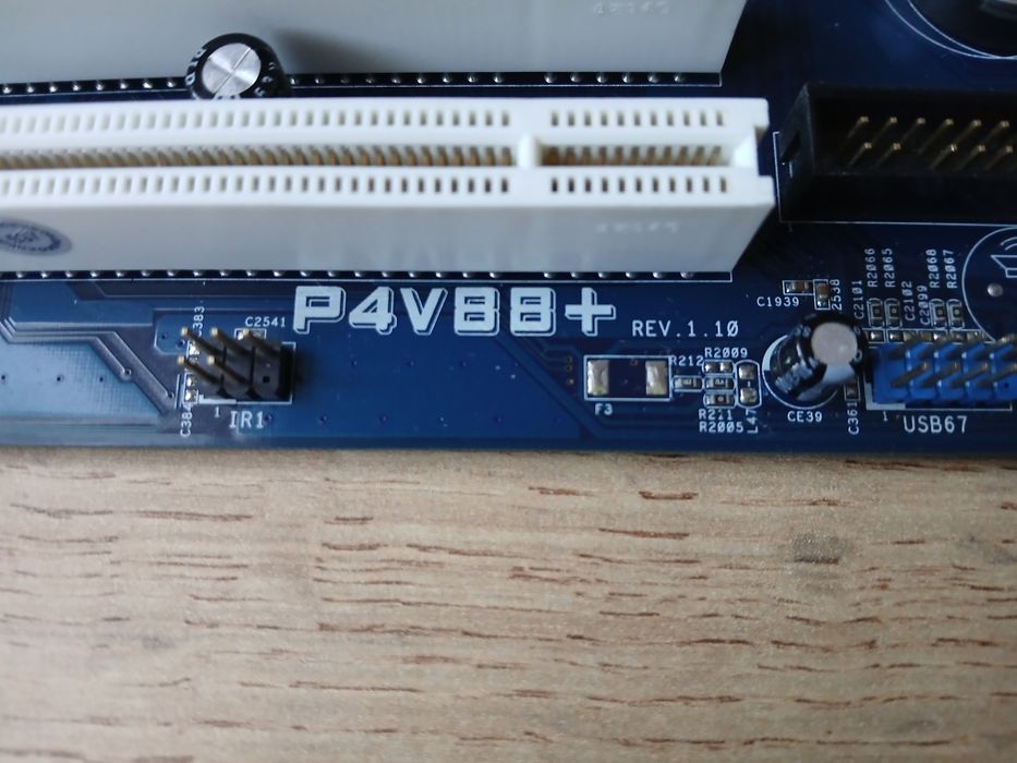 Retro płyta główna Asrock P4V88+ PGA478 + procesor Intel Celeron D 2,66GHz