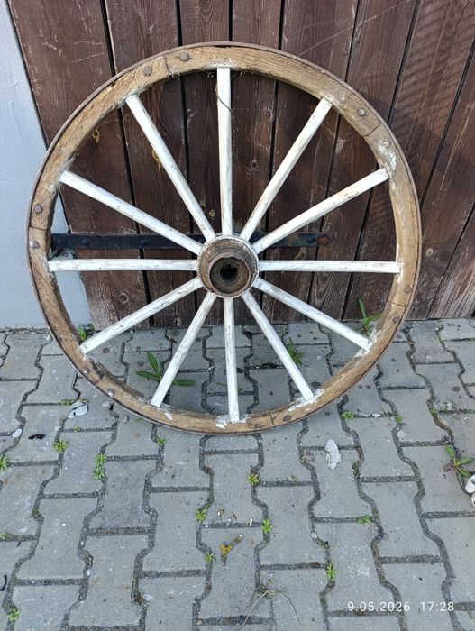 Drewniane koło od wozu