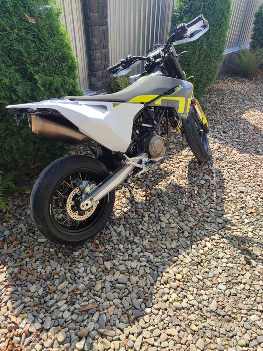 Мотоцикл Husqvarna Super Moto 701