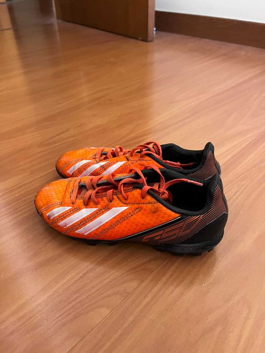 Chuteiras Adidas - Tamanho 34 - Bom estado