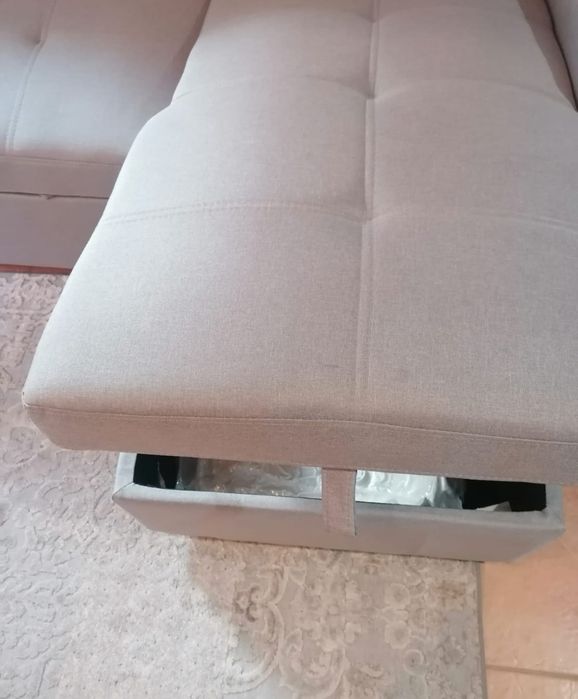 Sofá cama cinza com chaise long