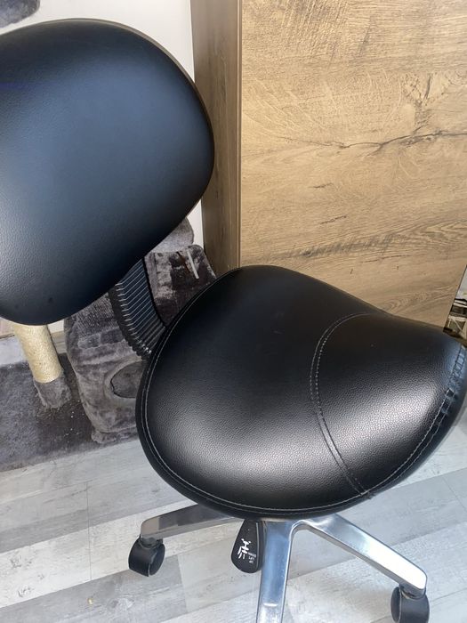 Siodło kosmetyczne z oparciem, krzeslo kosmetyczne z oparciem