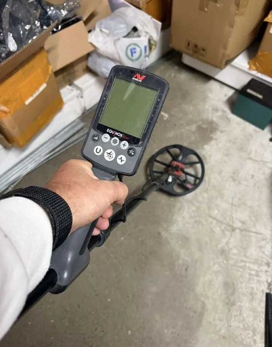 Продам Minelab Equinox 800