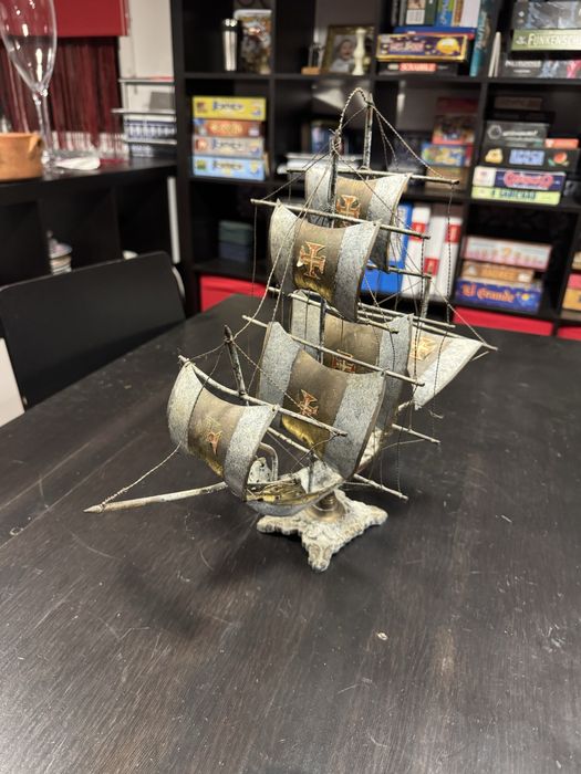 Caravela portuguesa em bronze vintage antigo