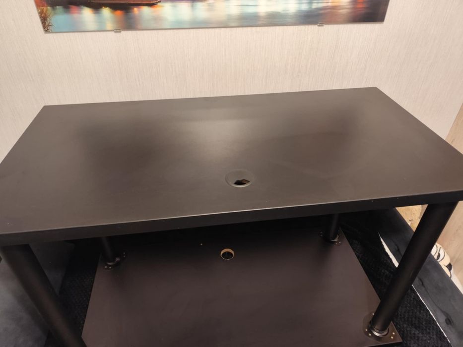 Dwa biurka gamingowe