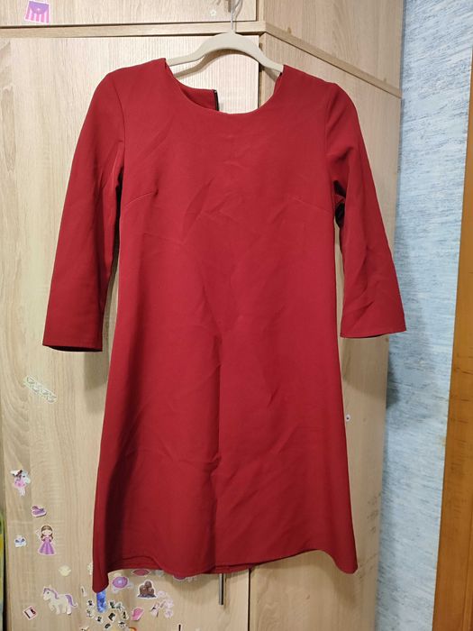 Червона сукня трапеція