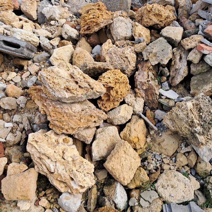 Отдам бесплатно побитый камень,можно выбрать