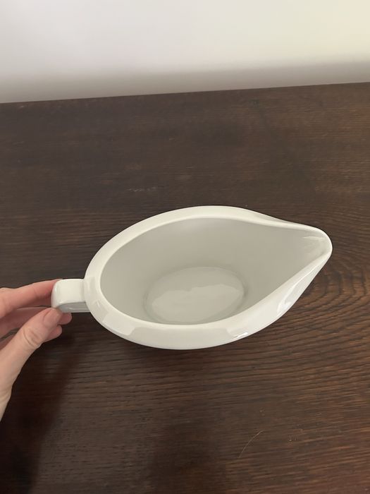 porcelanowa biała sosjerka naczynie Chodzież prl