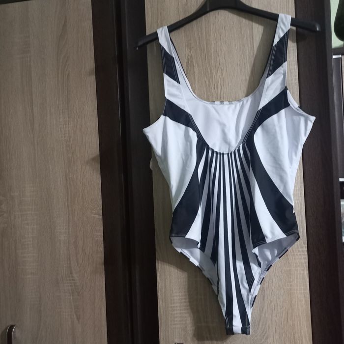Strój jednoczęściowy,  czarno- biały,  nowy, XL