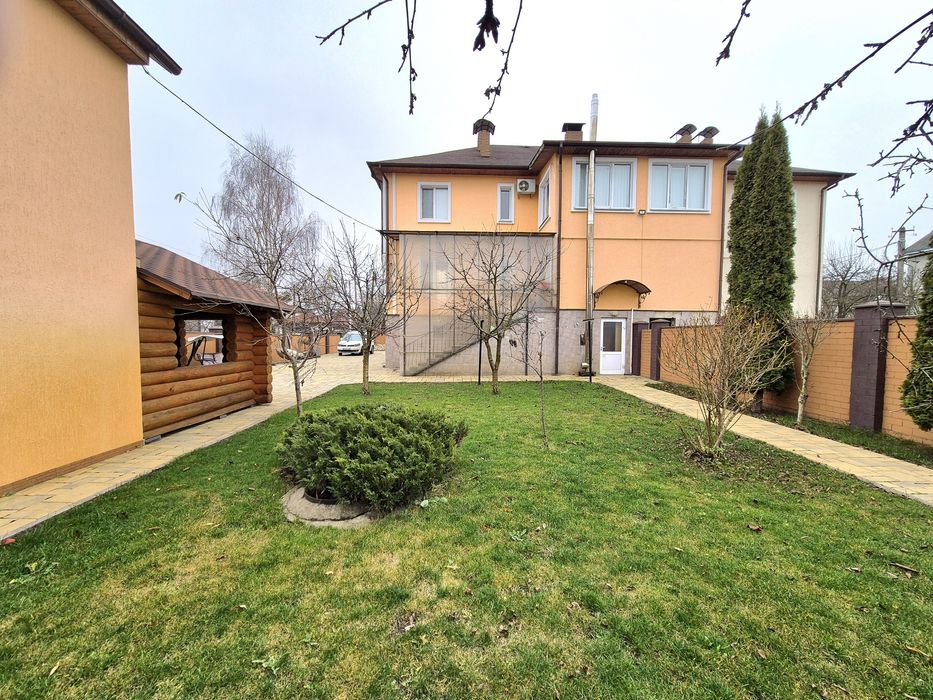 Два будинки з банею та зарибленим власним  озером р-н Аєропорту