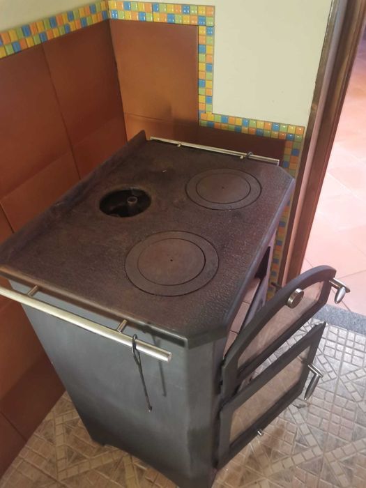 Bronpi Monza – Fogão a lenha com forno e aquecimento – tubos incluídos - 350€ negociável - Burlões por favor não liguem