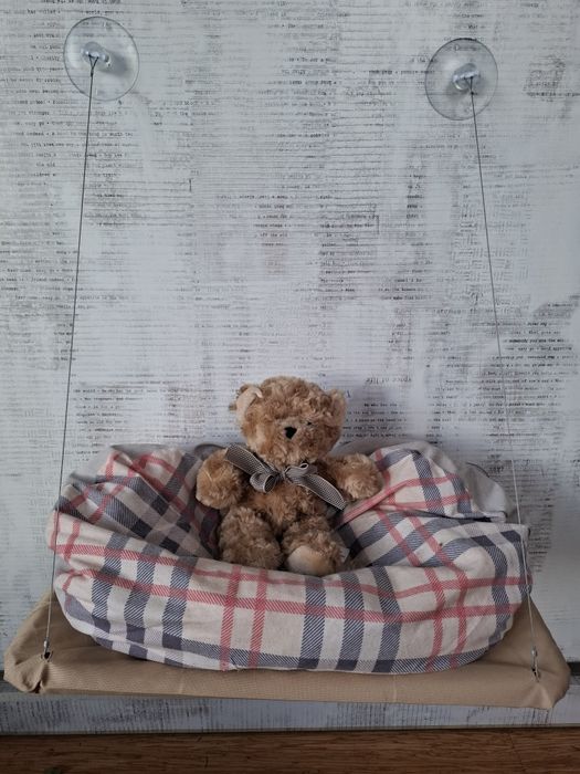 Legowisko dla kota lub małego psa do zawieszenia na oknie