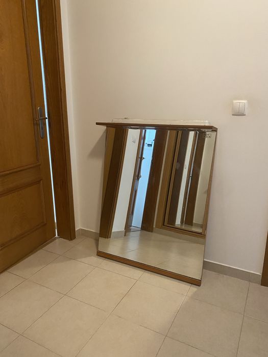 Espelho grande com luzes