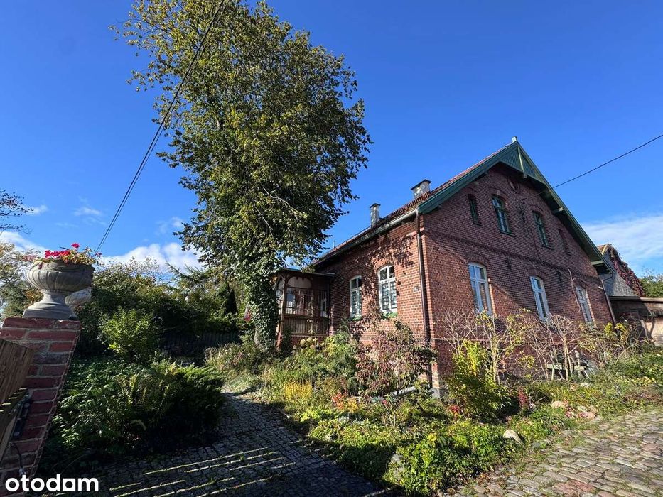 Dom ze stawem, fotowoltaiką i szybkim dojazdem do Gdańska