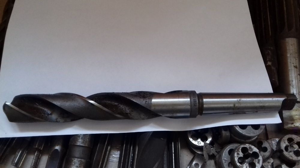 розгортки / развертки /свердла/ сверла , метчики,  фрезы  новые