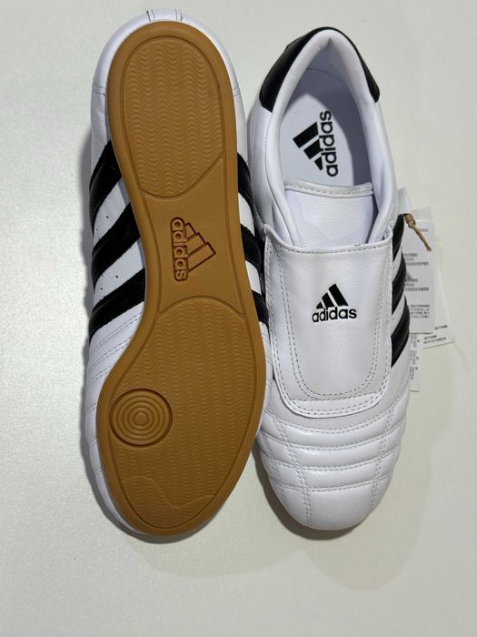 Кросівки жіночі Adidas Originals Taekwondo White JQ4774,  39.5р