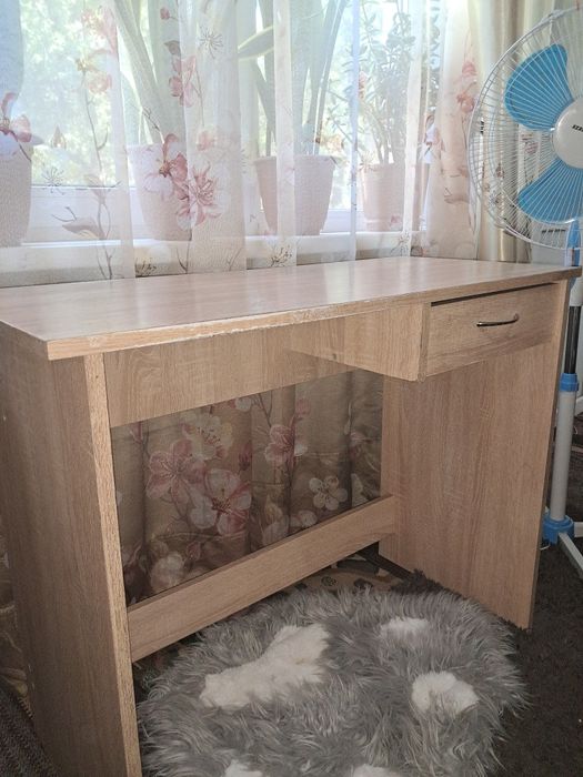 Продам стіл письмовий.