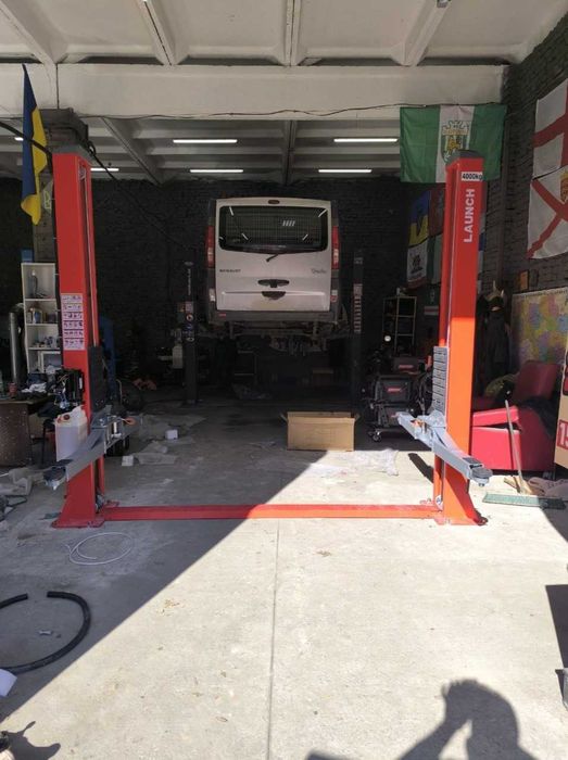 Автомобільний підйомник 2-х стійковий 4т 380В LAUNCH