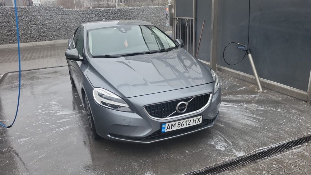Volvo v40 хетчбек