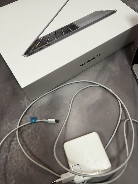 MacBook Pro Apple ( М1 , 512Гб , акб 97% родной )