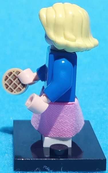 Eleven v1 (Stranger Things)64552623874050122