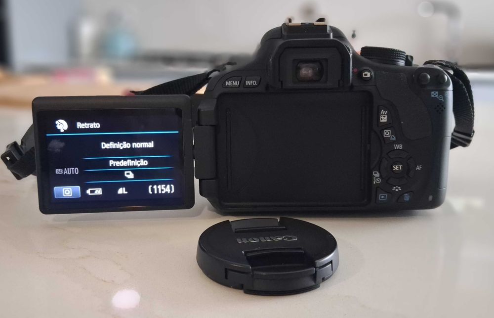 Canon EOS 600D EF-S 18-55 III Kit Reflex