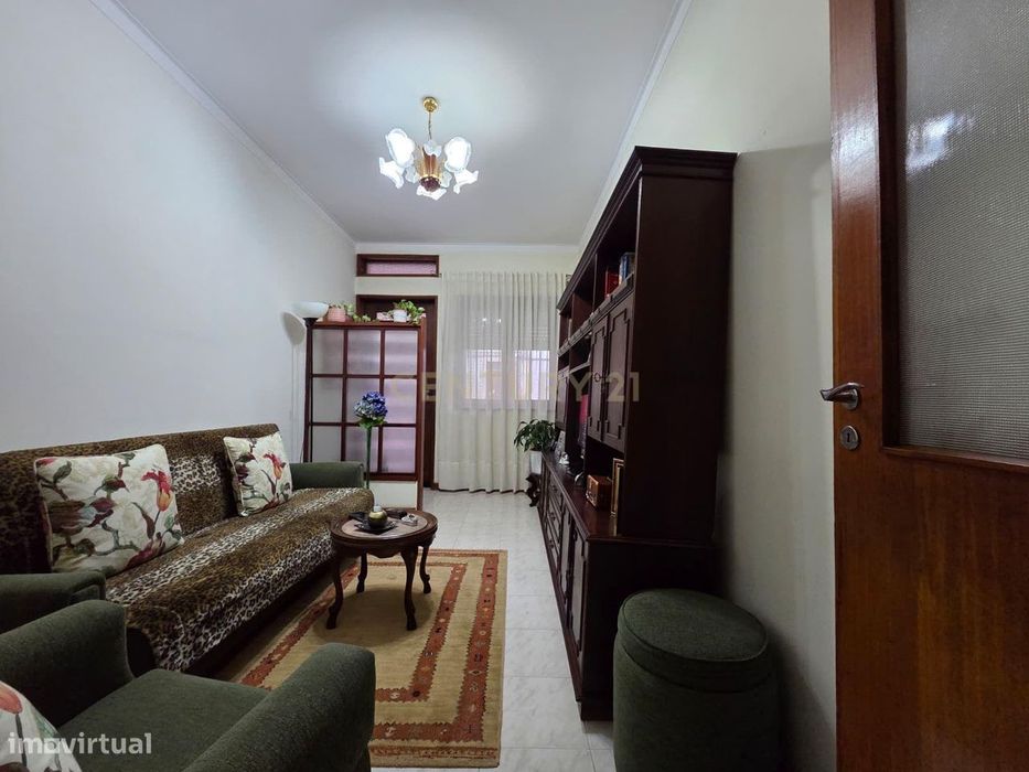 Arrendado | Andar Moradia T2 | Terraço | S. Mamede de Infesta | Invest