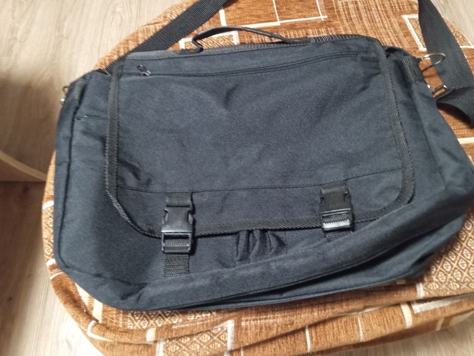 Torba czarna  dużo schowków