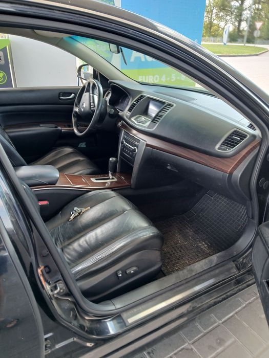 Авто S класу Ніссан теана.