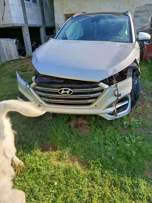 Hyundai Tucson uszkodzony po kolizji