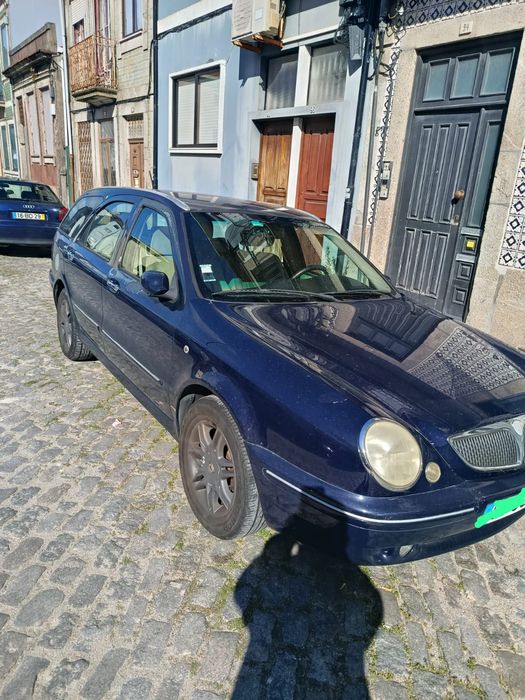 Carro em muito bom estado
