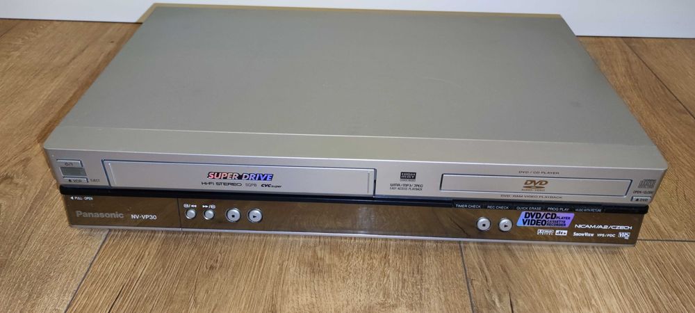 Combo VHS DVD Panasonic NV-VP30EP-S