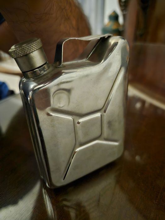 Garrafa de bolso muito antiga