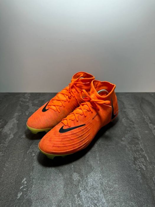 Професійні Футбольні Бутси Nike Phantom Luna Elite FG